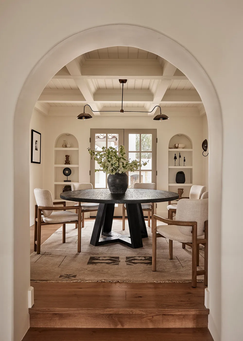 Расслабленная калифорнийская элегантность в дизайне виллы в испанском стиле - Gallery image 1