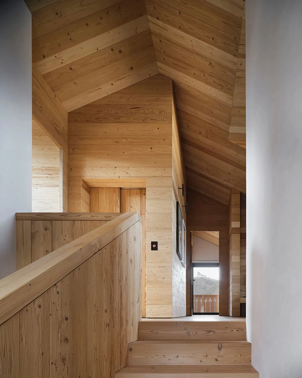 Ciepła elegancja w designie mieszkania w Włoskich Alpach - Gallery image 12