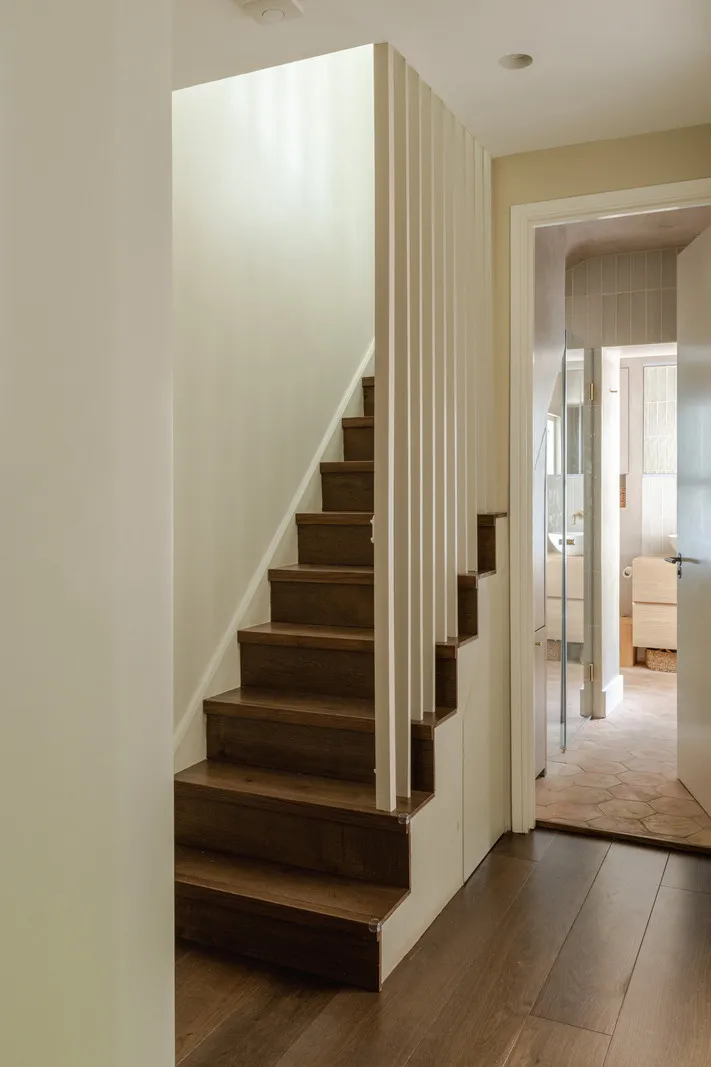 Современный интерьер викторианской квартиры в Лондоне с зелёной гостиной - Gallery image 11