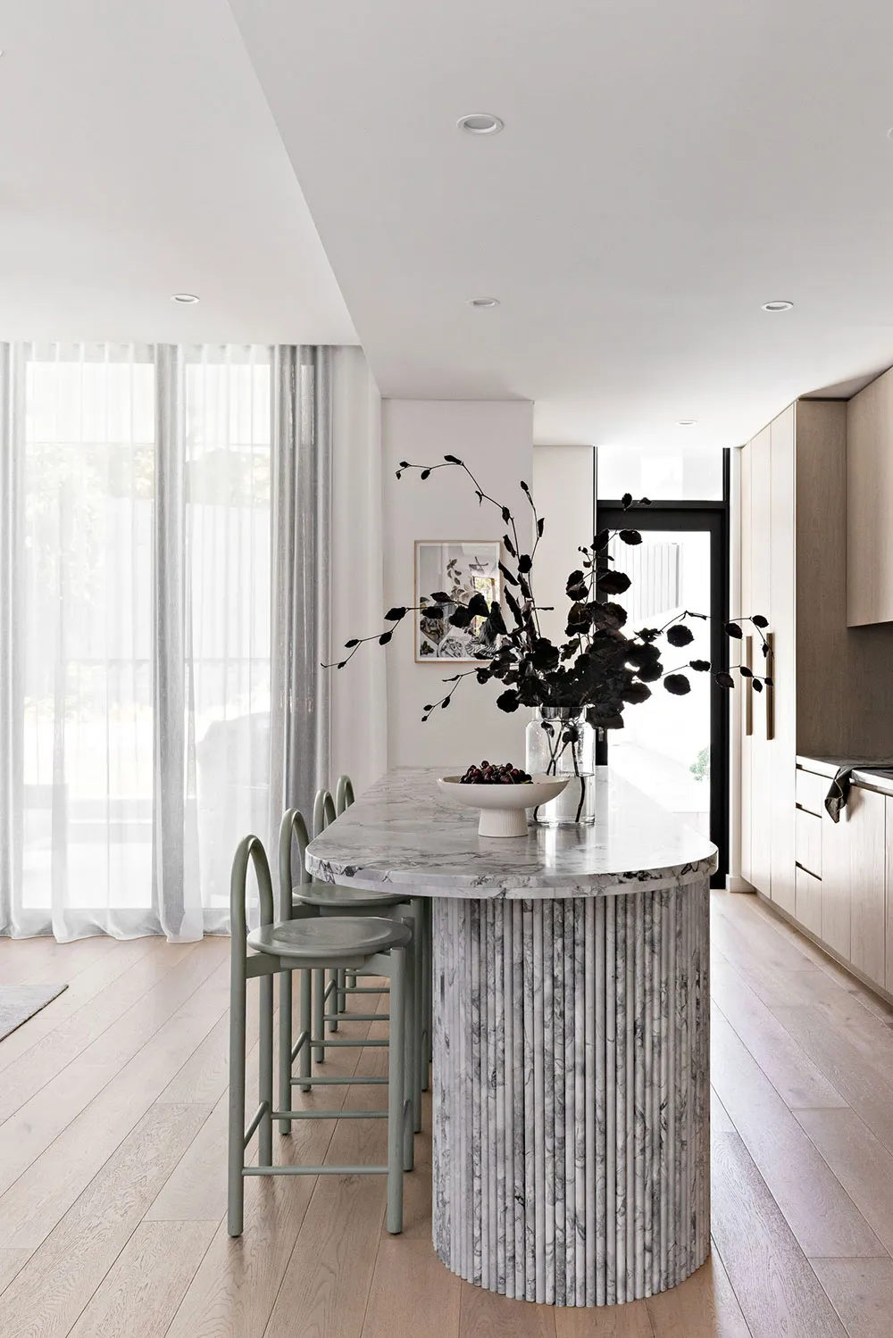 Kamień, drewno, minimalizm: miękkie nowoczesne wnętrza w Sydney - Gallery image 3