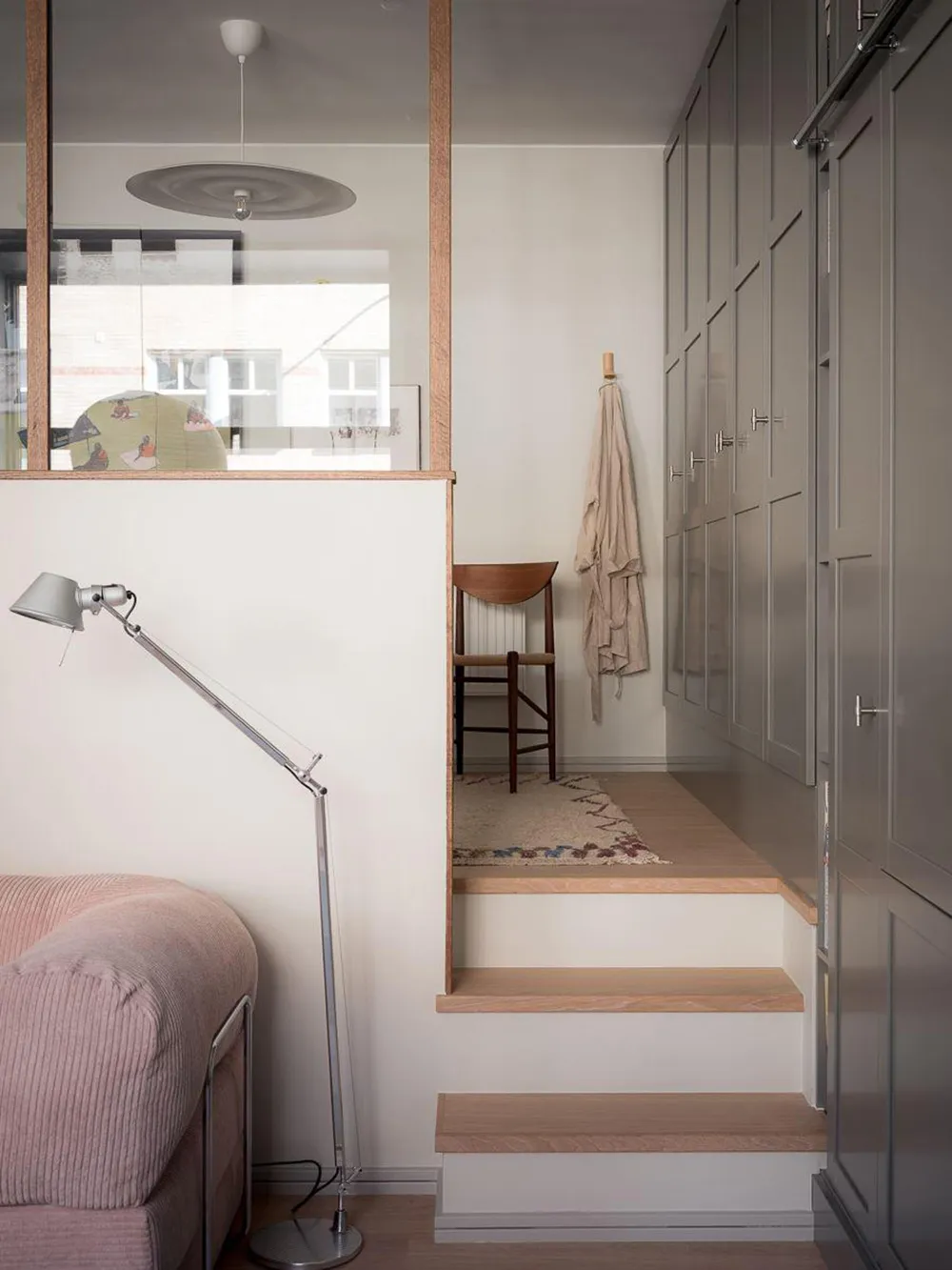 Stylish Pastel Interior of First-Floor Studio Apartment in Göttingen (43 sqm) - Gallery image 13