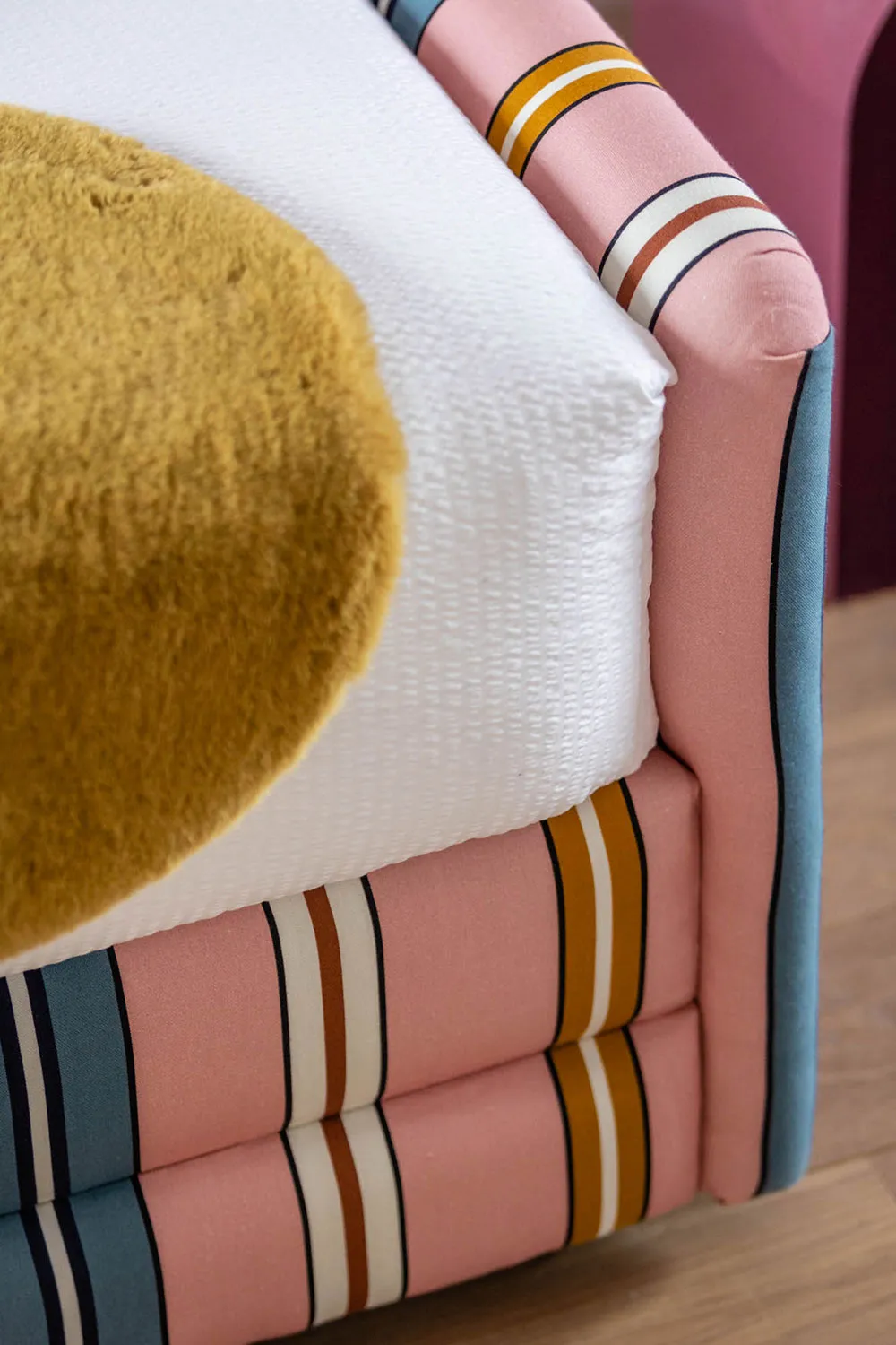 Śmiałe i piękne kolory w designie domu typu townhouse w Londynie - Gallery image 26