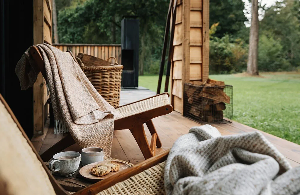 Полностью деревянный коттедж с видом на озеро в Англии - Gallery image 11