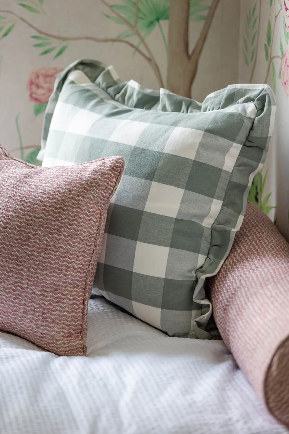 Śmiałe i piękne kolory w designie domu typu townhouse w Londynie - Gallery image 23