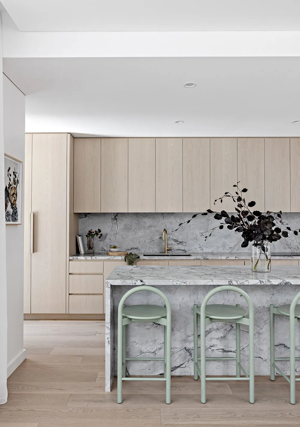 Kamień, drewno, minimalizm: miękkie nowoczesne wnętrza w Sydney - Gallery image 1