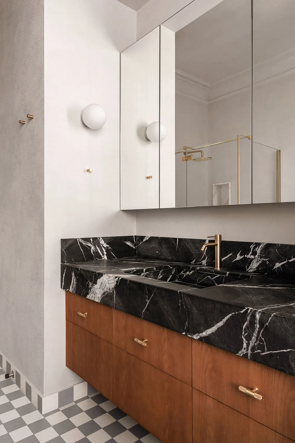 キーウに住む若い家族向けの、柔らかな雰囲気のモダンなインテリア - Gallery image 20