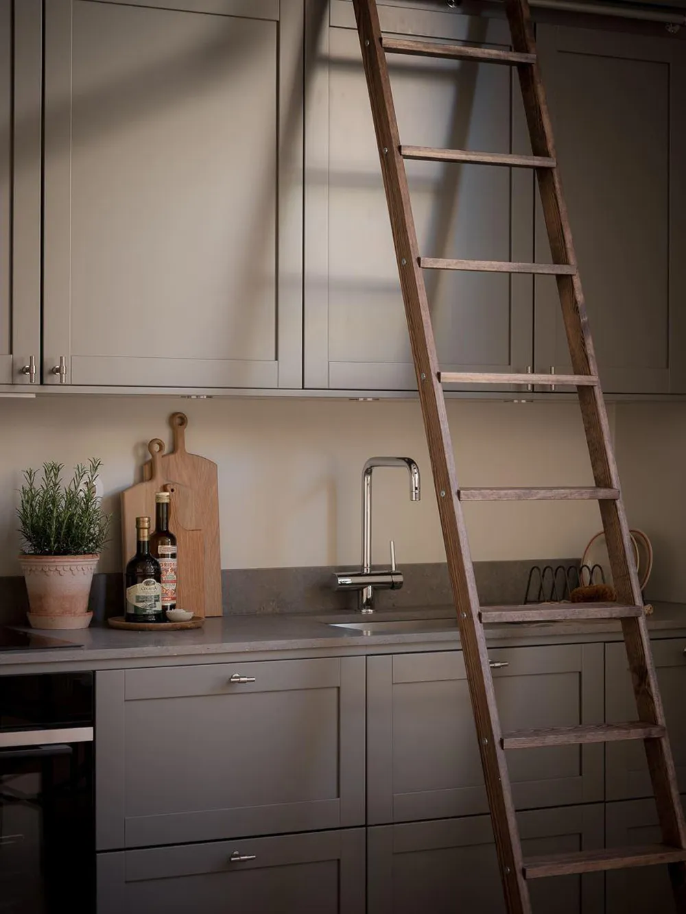 Stylish Pastel Interior of First-Floor Studio Apartment in Göttingen (43 sqm) - Gallery image 6