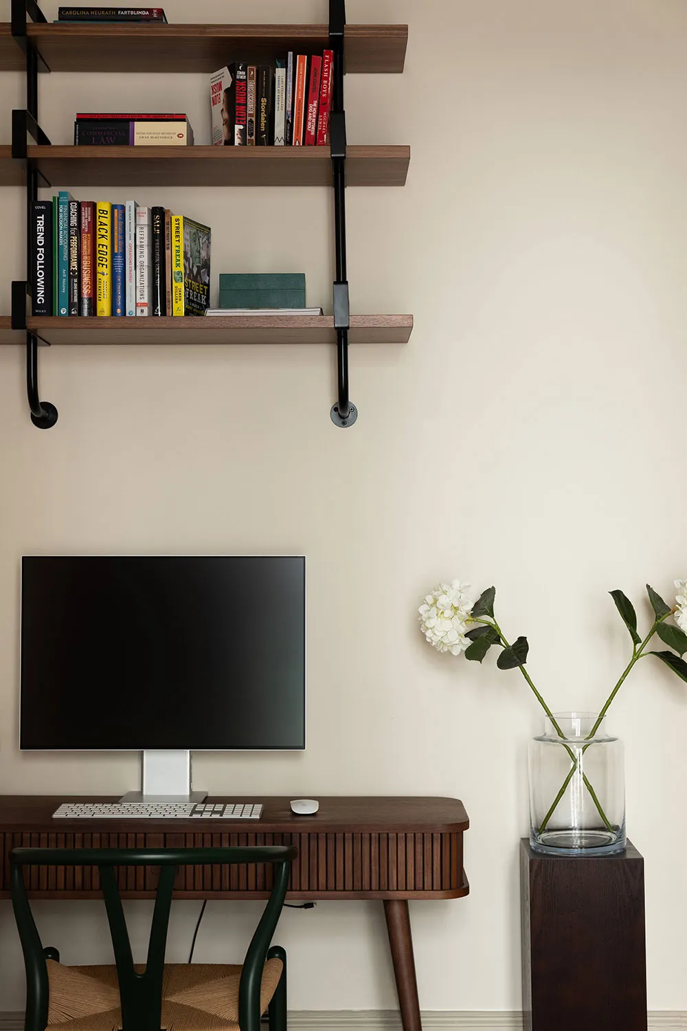 Small 2-room apartment in stylish muted tones (42 sq. m) - Gallery image 4