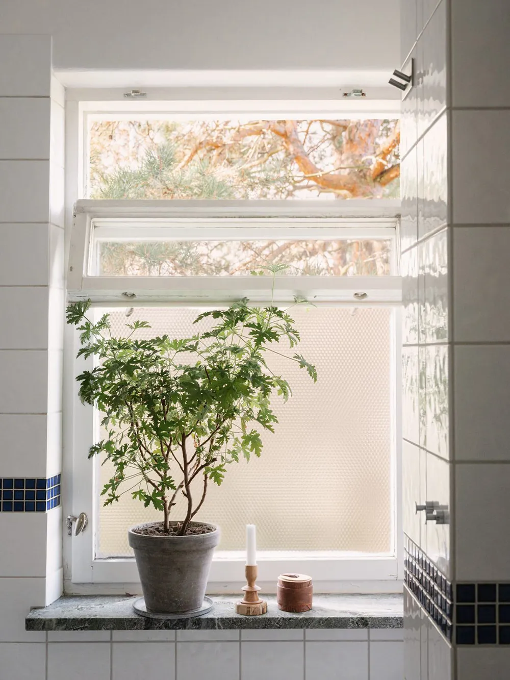 How in a country house: apartment with a fireplace and views of pine trees in Stockholm (63 sq. m) - Gallery image 15