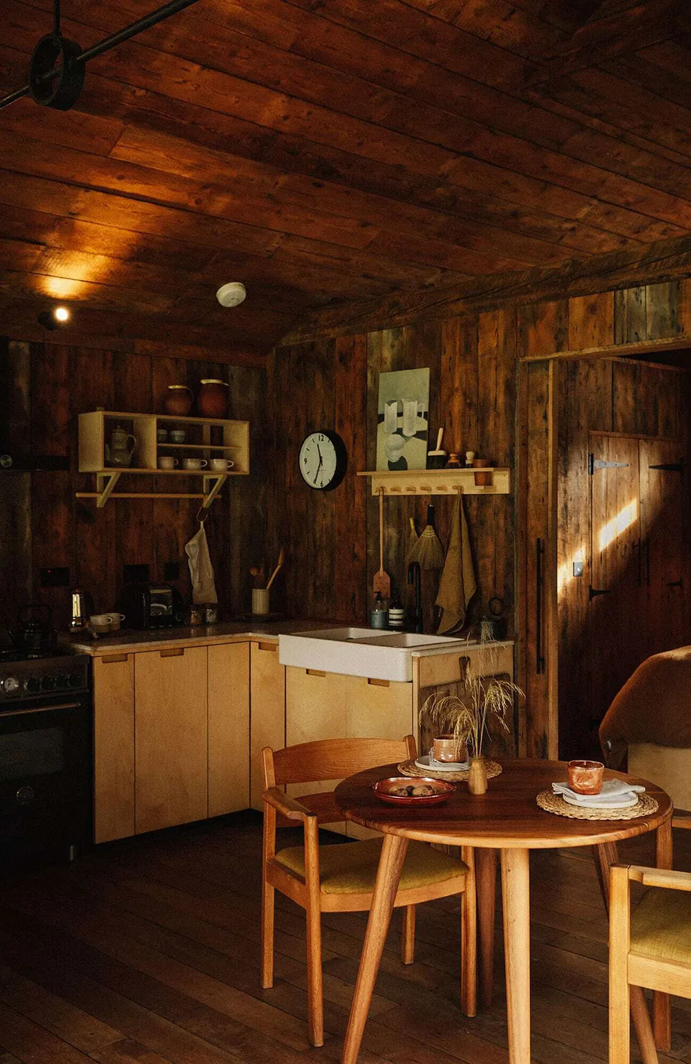 Полностью деревянный коттедж с видом на озеро в Англии - Gallery image 7