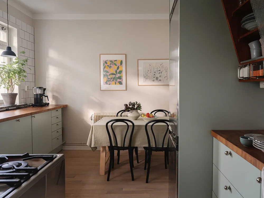 How in a country house: apartment with a fireplace and views of pine trees in Stockholm (63 sq. m) - Gallery image 12