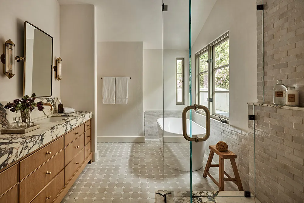 Расслабленная калифорнийская элегантность в дизайне виллы в испанском стиле - Gallery image 13