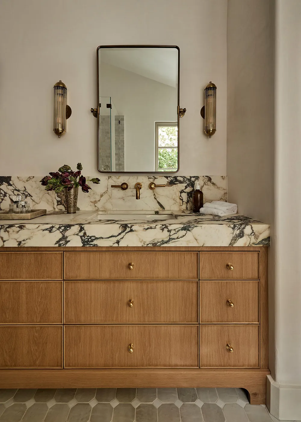 Расслабленная калифорнийская элегантность в дизайне виллы в испанском стиле - Gallery image 14