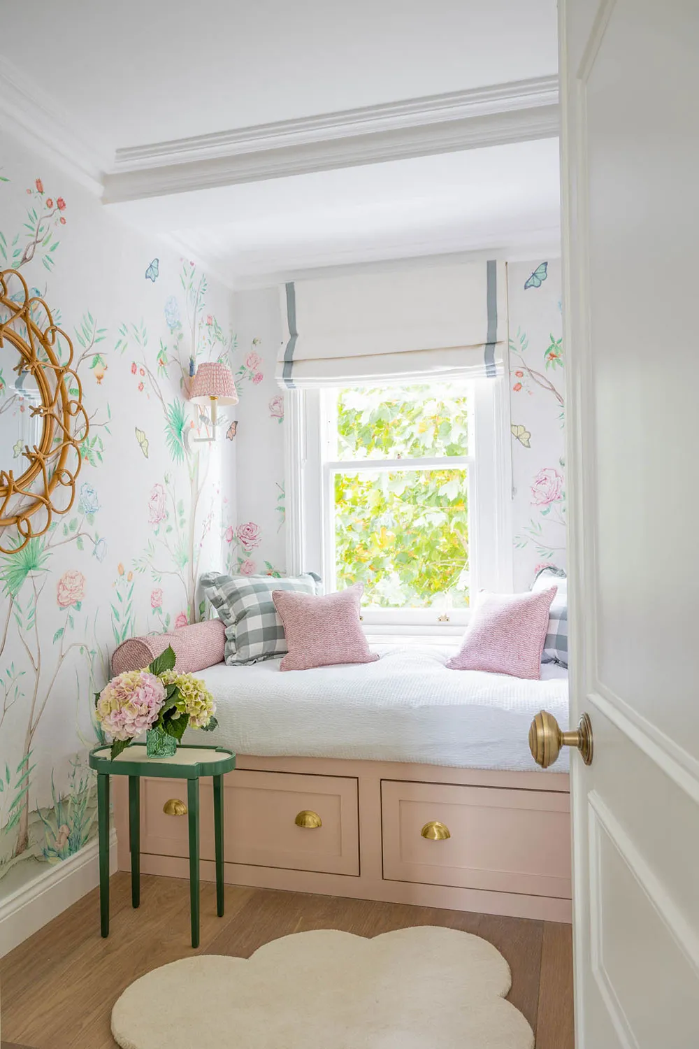 Śmiałe i piękne kolory w designie domu typu townhouse w Londynie - Gallery image 21