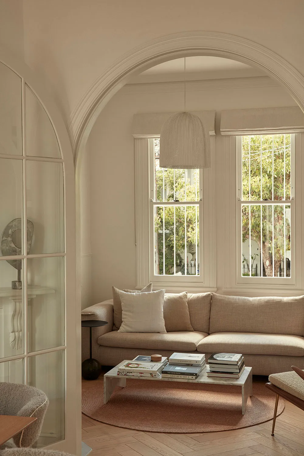 Небольшой белый домик с мягкими и располагающими интерьерами в Сиднее - Gallery image 1