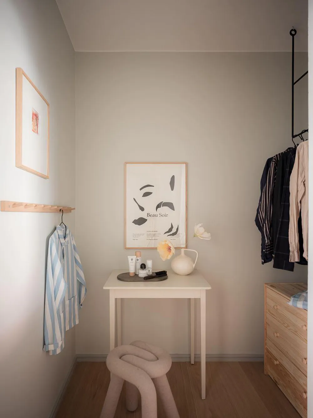 Stylish Pastel Interior of First-Floor Studio Apartment in Göttingen (43 sqm) - Gallery image 18