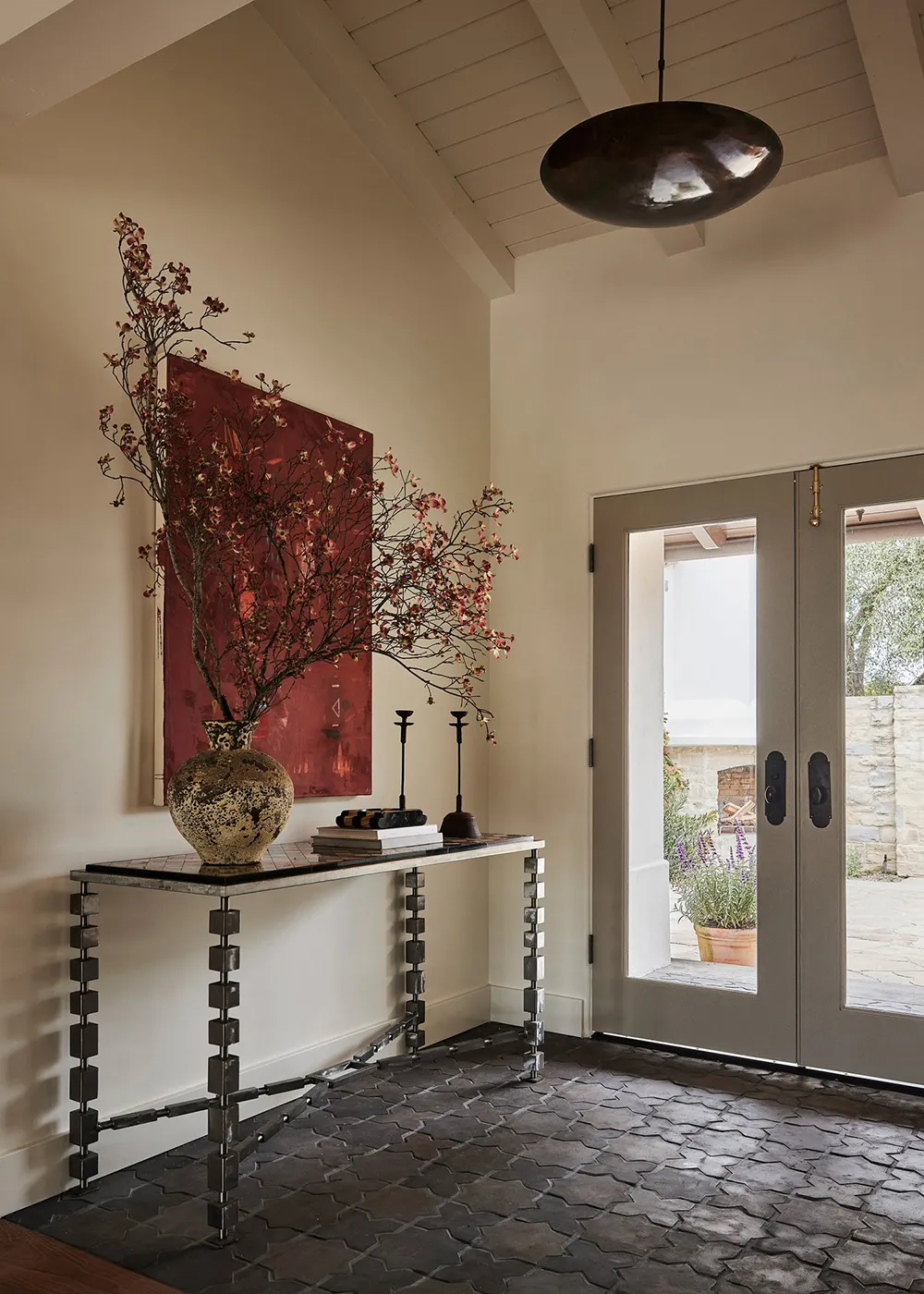 Расслабленная калифорнийская элегантность в дизайне виллы в испанском стиле - Gallery image 23