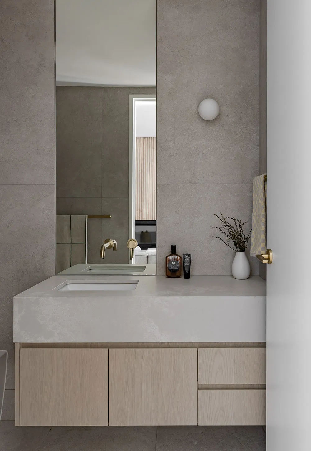 Kamień, drewno, minimalizm: miękkie nowoczesne wnętrza w Sydney - Gallery image 14