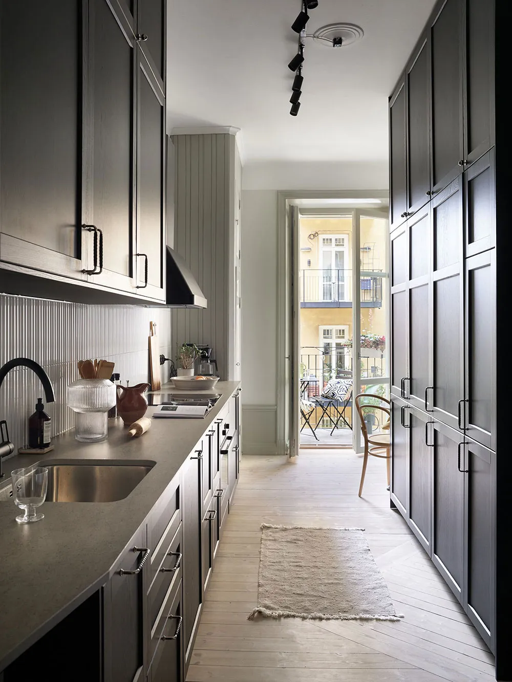 Intérieur Scandinave avec des notes automnales dans le décor (76 m²) - Gallery image 10