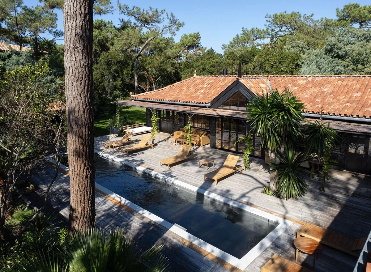 Niesamowity drewniany domek na Błękitnym Wybrzeżu, utopiony w zieleń - Gallery image 16