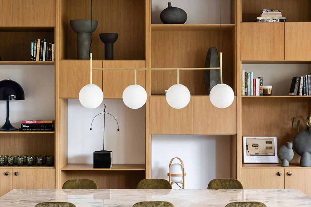 Columnas de concreto y diseño moderno acogedor: apartamento en Madrid - Gallery image 5