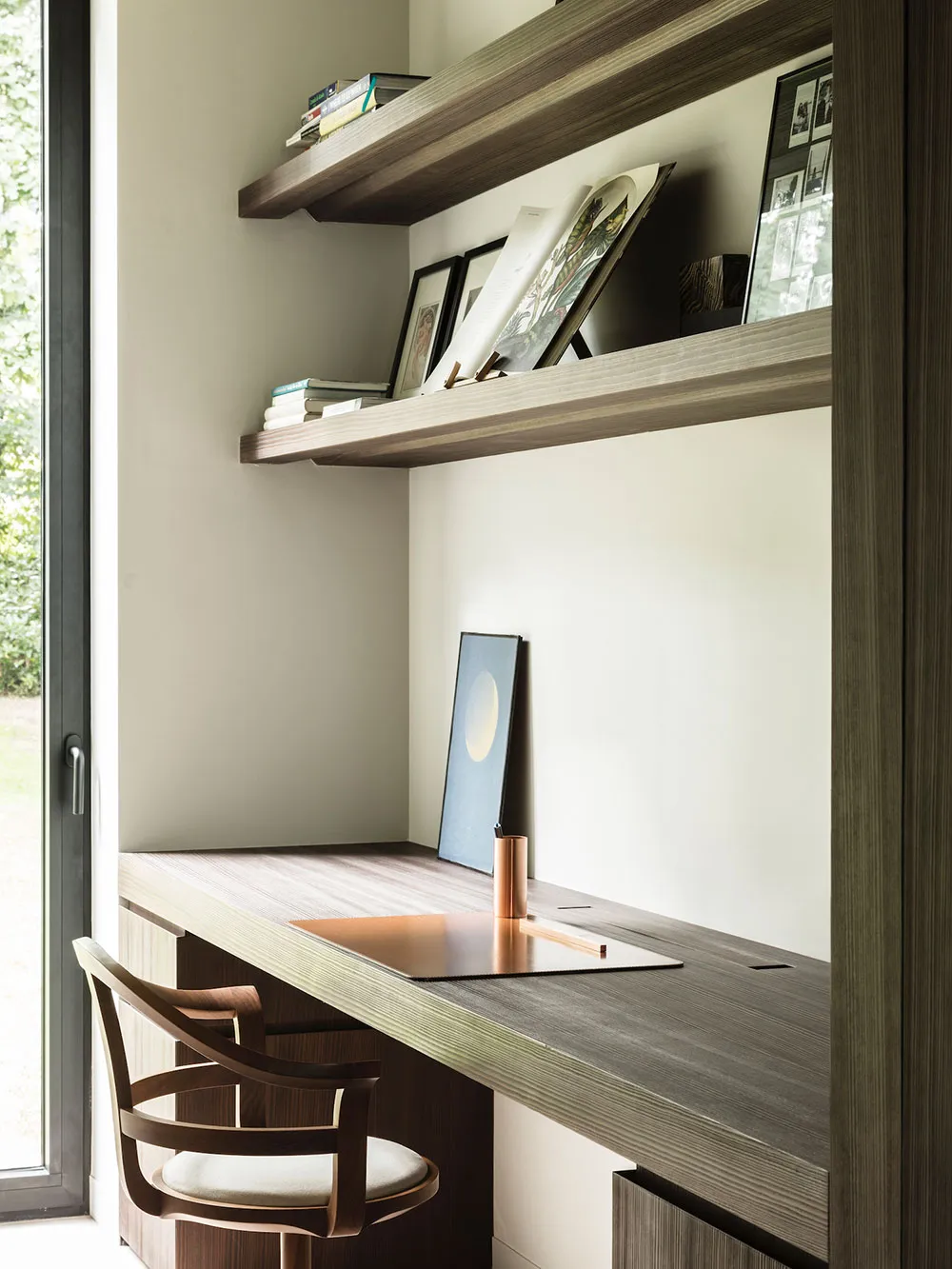 Minimalistisches Interior eines Hauses in Belgien mit stylischen schwarzen Akzenten - Gallery image 9