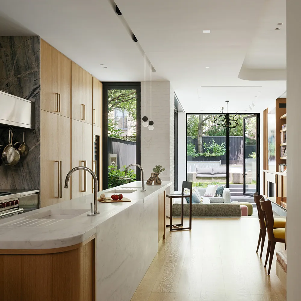 Mutiger Dekor im Design eines Hauses von Sammler in Brooklyn - Gallery image 2