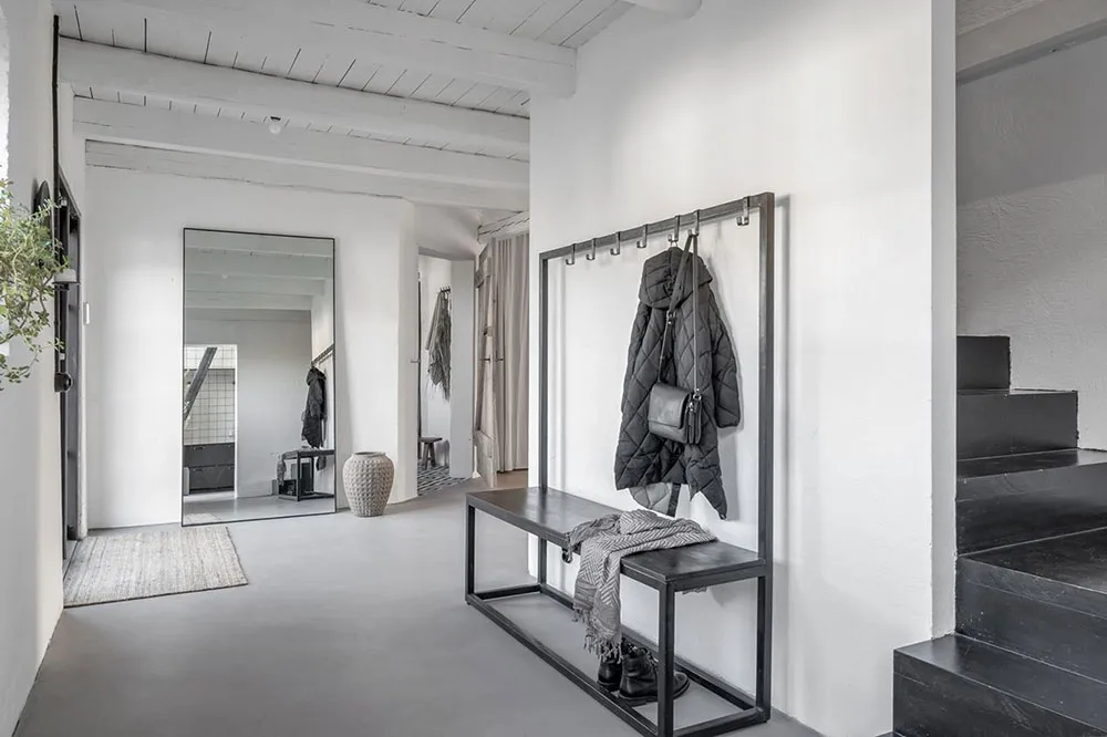 Stylischer moderner Scheunenstil mit schwarz-weißen Interiören - Gallery image 16