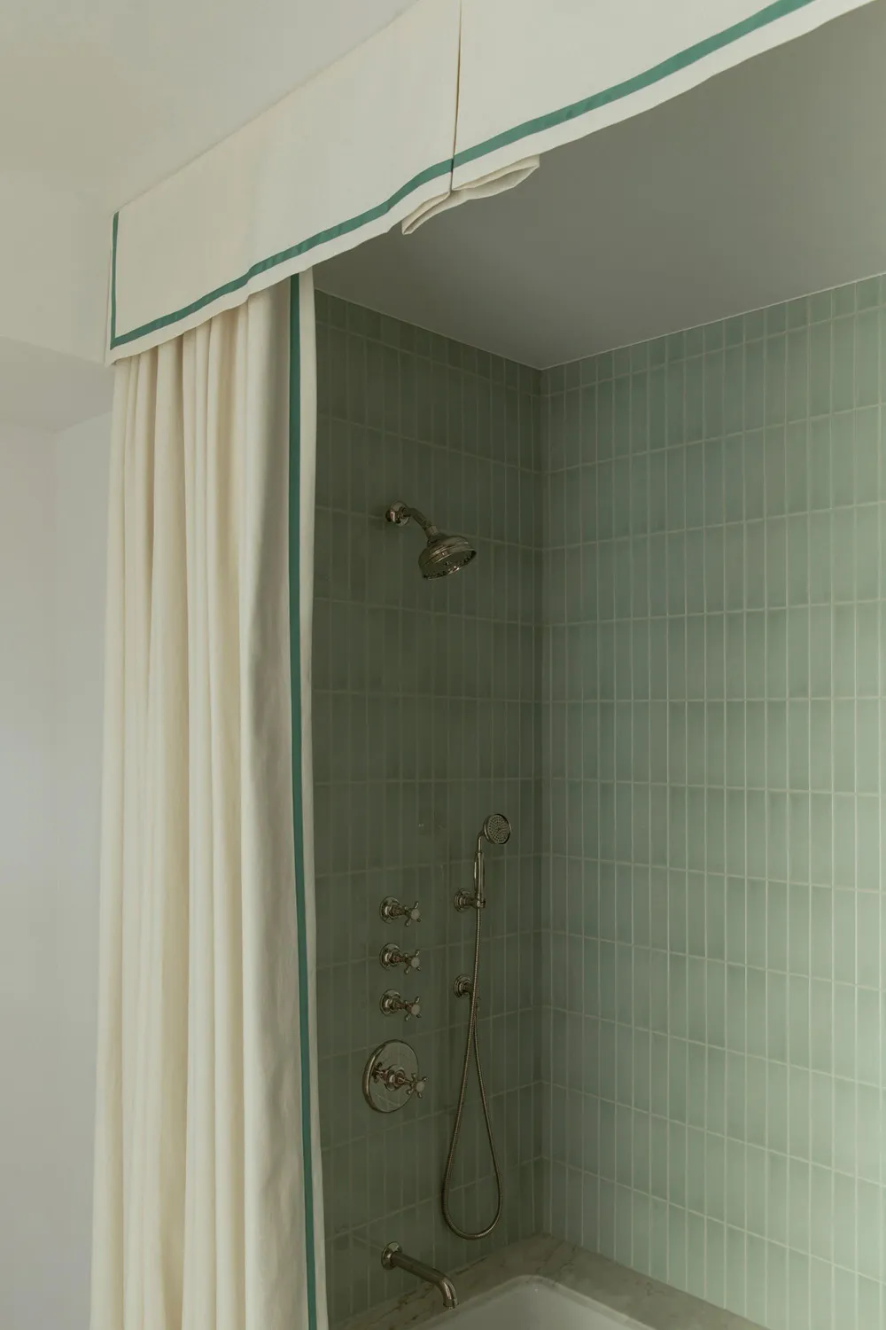 Изысканный современный дизайн в мягкой гамме: исторический дом в Торонто - Gallery image 25