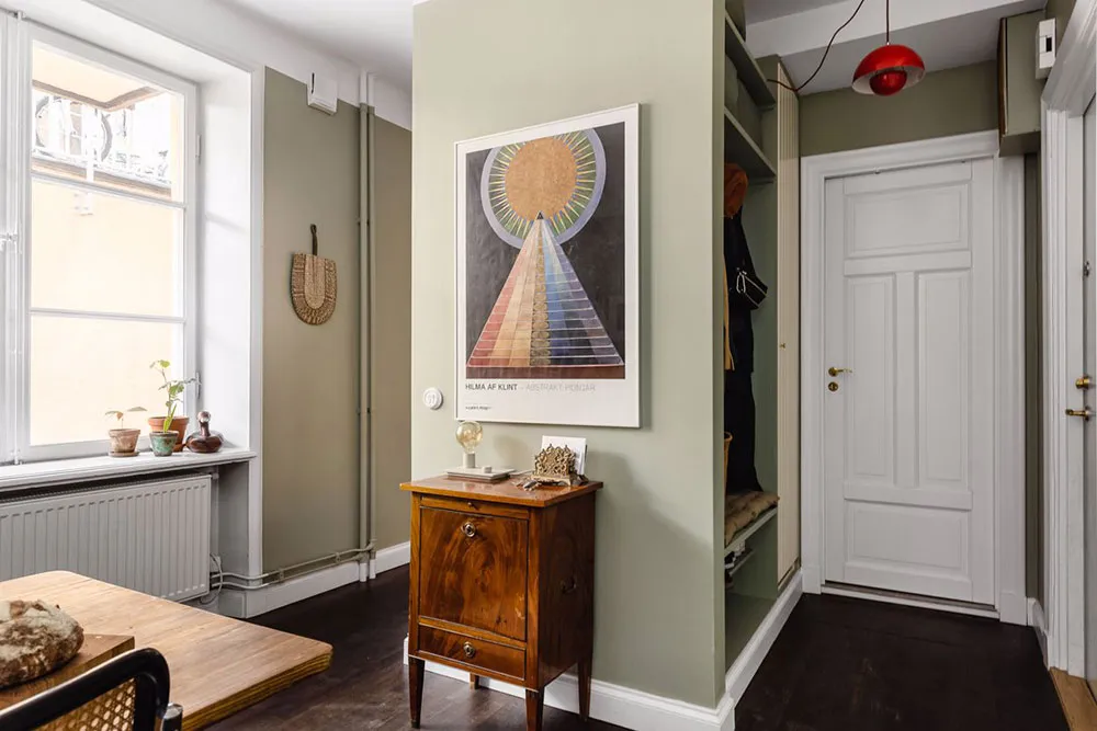 Bright Colors and Vintage: Small but Memorable Apartment in Sweden (43 sqm) - Gallery image 17