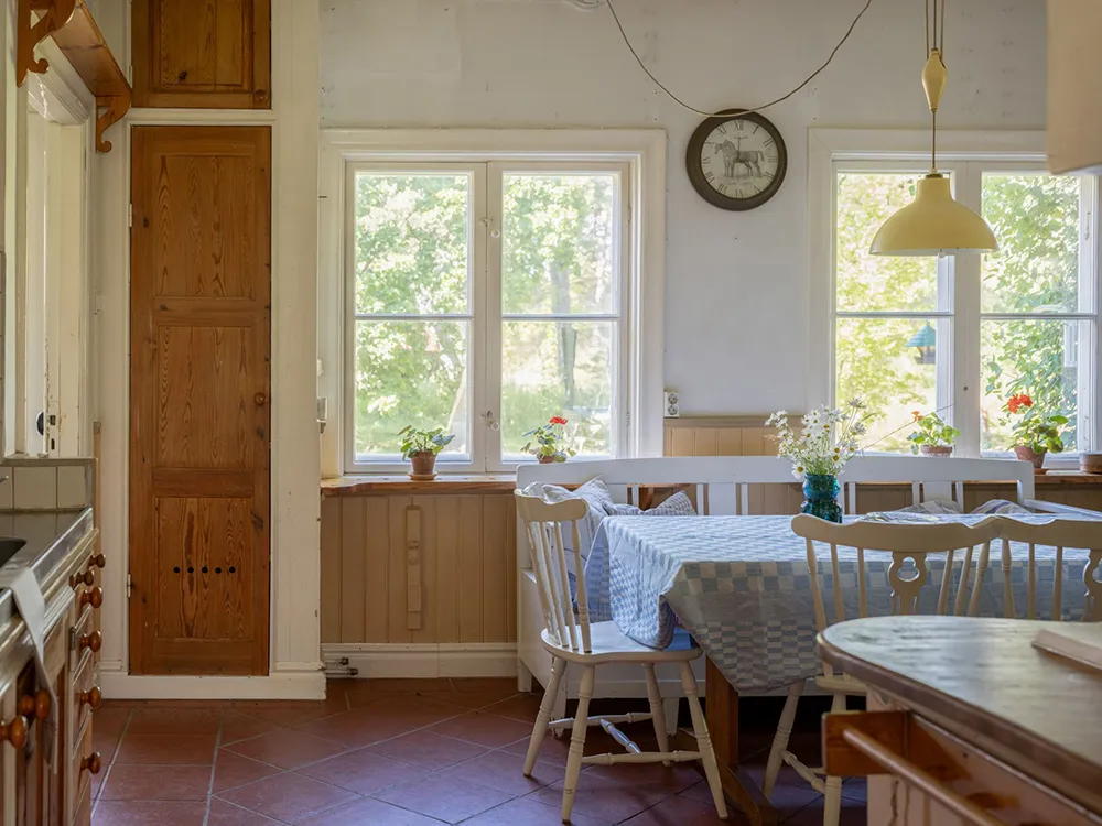 Large and Bright Cottage in the Building of an Old Rural School in Sweden - Gallery image 27