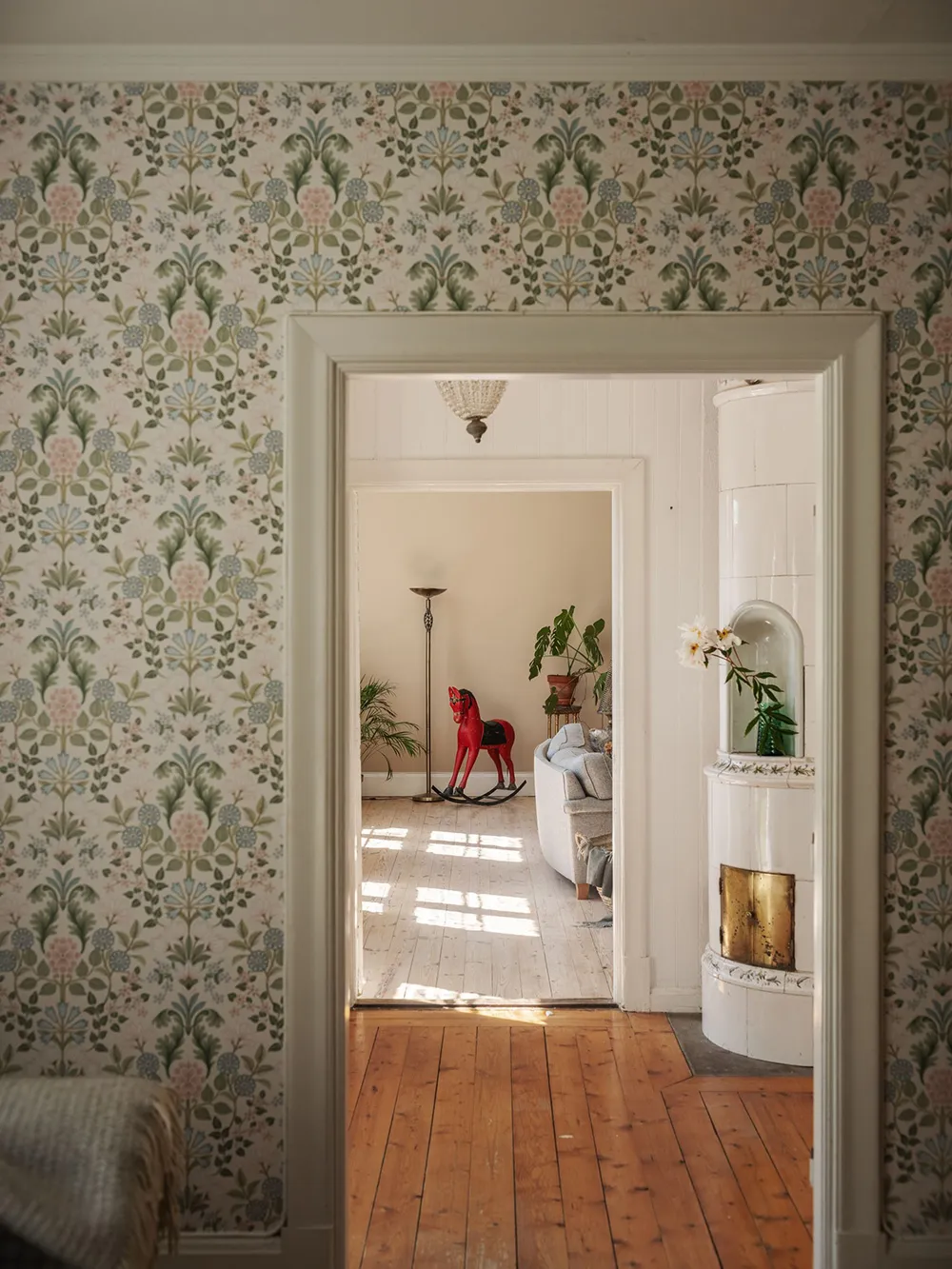 Large and Bright Cottage in the Building of an Old Rural School in Sweden - Gallery image 17