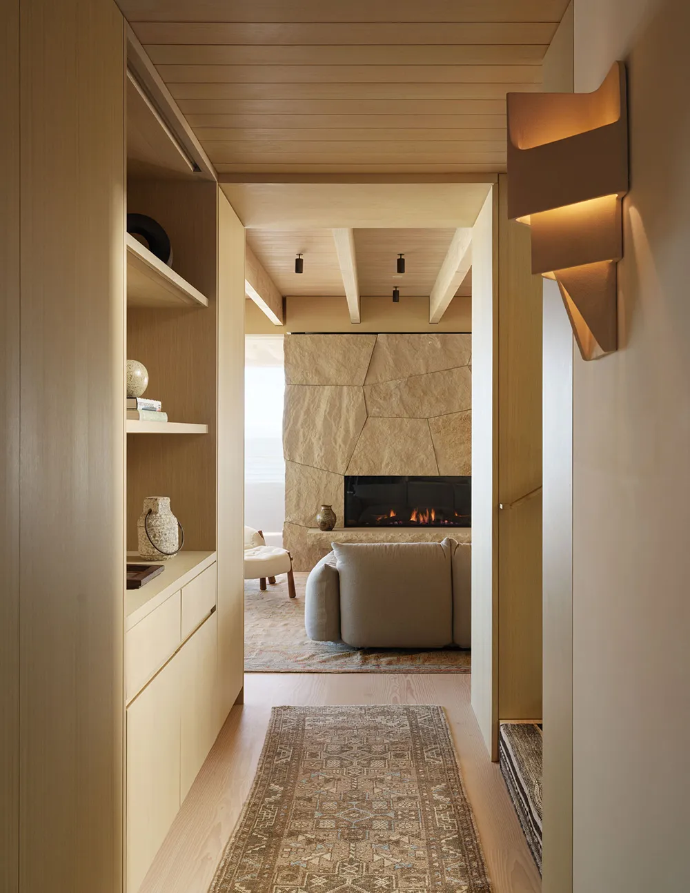 Warm modernes Interior am Ozeanufer in Kalifornien - Gallery image 3