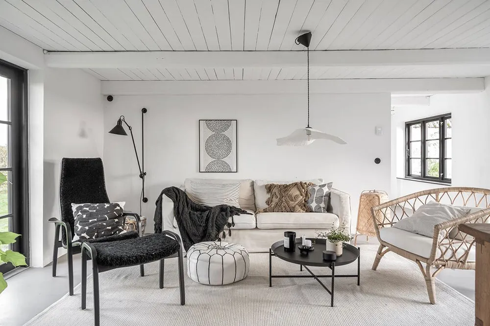 Stylischer moderner Scheunenstil mit schwarz-weißen Interiören - Gallery image 18