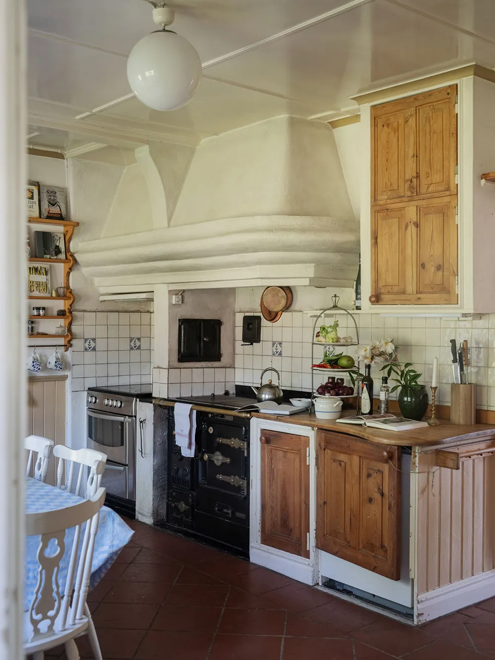 Large and Bright Cottage in the Building of an Old Rural School in Sweden - Gallery image 28