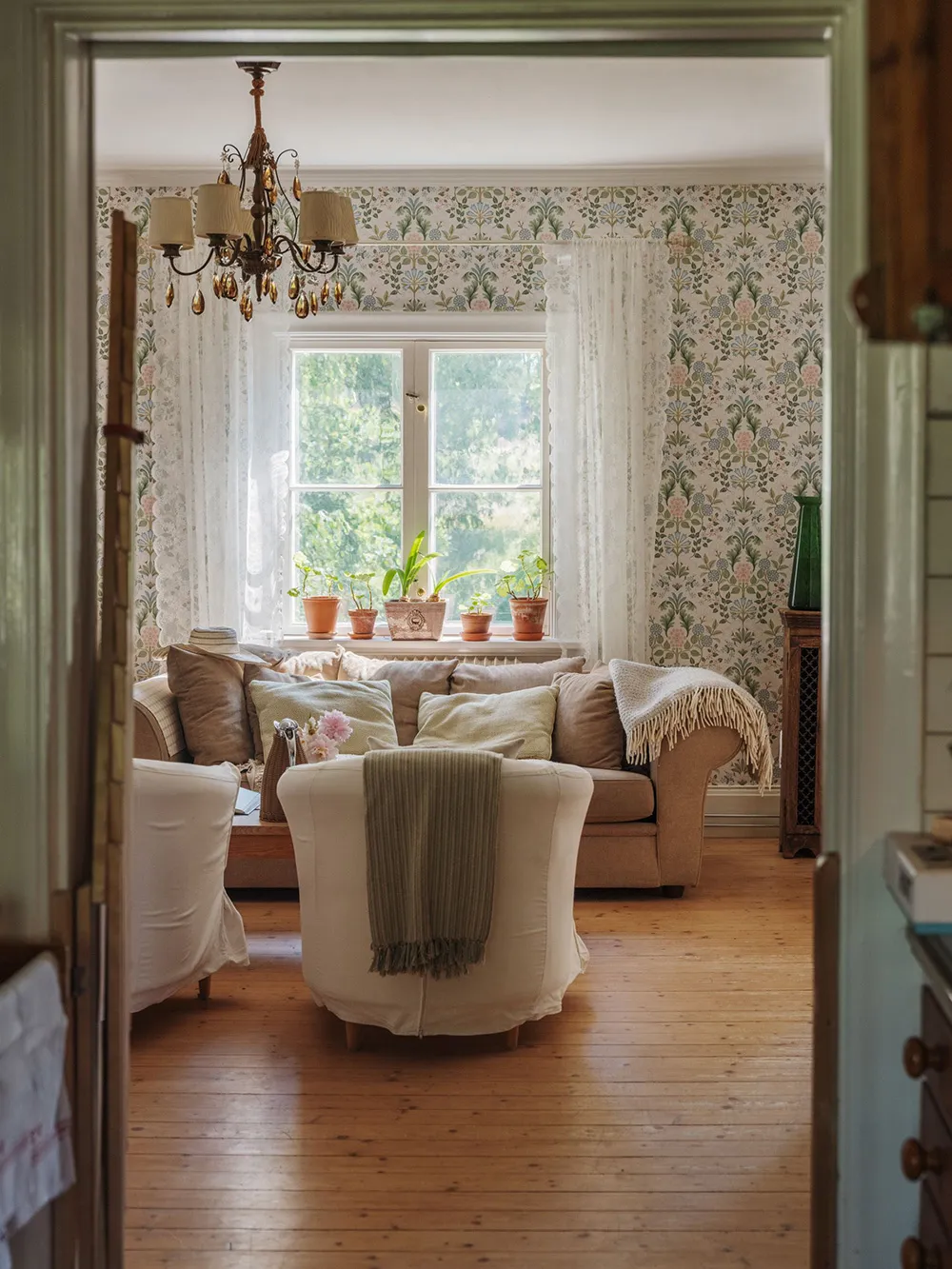 Large and Bright Cottage in the Building of an Old Rural School in Sweden - Gallery image 20