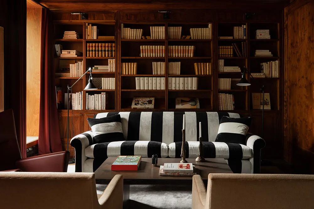 Zweites Licht und atmosphärische Bibliothek: Townhouse einer jungen Familie in New York - Gallery image 6