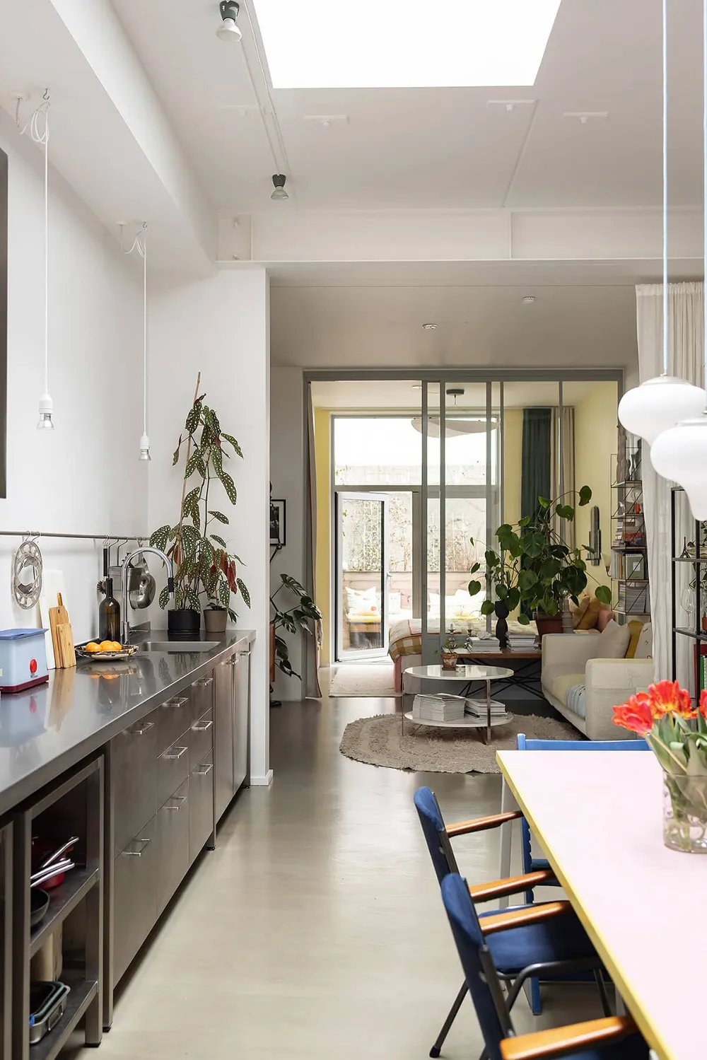 Unusual Apartment in a Semi-Basement in Stockholm - 18