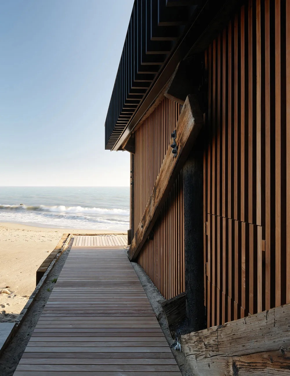 Warm modernes Interior am Ozeanufer in Kalifornien - Gallery image 1