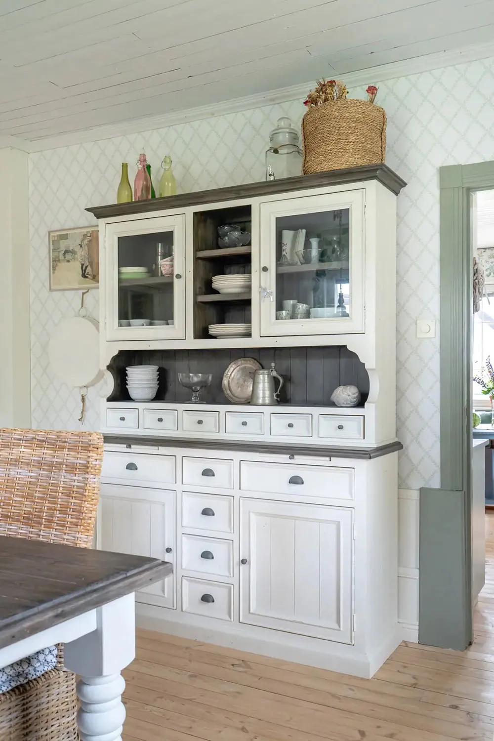 Цветочные мотивы в интерьерах дачи в старом фермерском домике - Gallery image 12