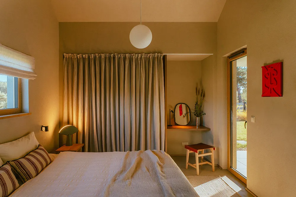 Залиті сонцем інтер'єри курортного котеджу в Польщі - Gallery image 12