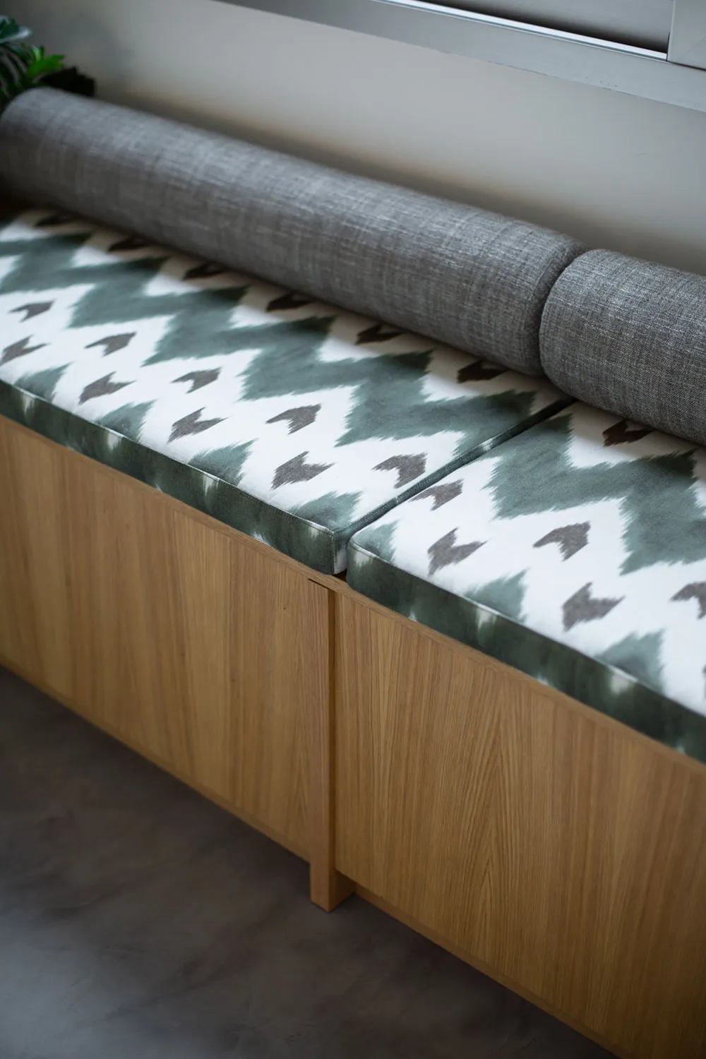 Columnas de concreto y diseño moderno acogedor: apartamento en Madrid - Gallery image 13