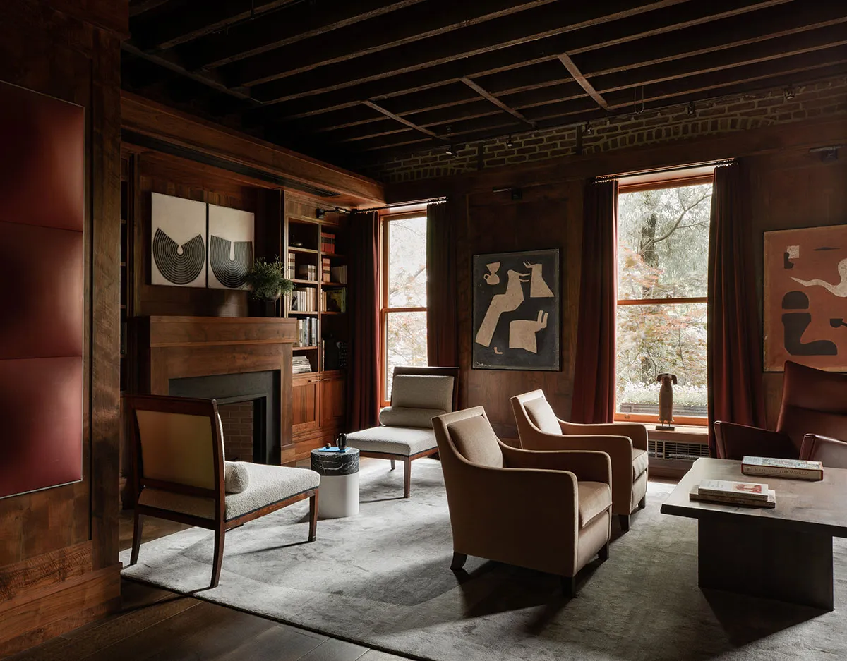 Zweites Licht und atmosphärische Bibliothek: Townhouse einer jungen Familie in New York - Gallery image 5