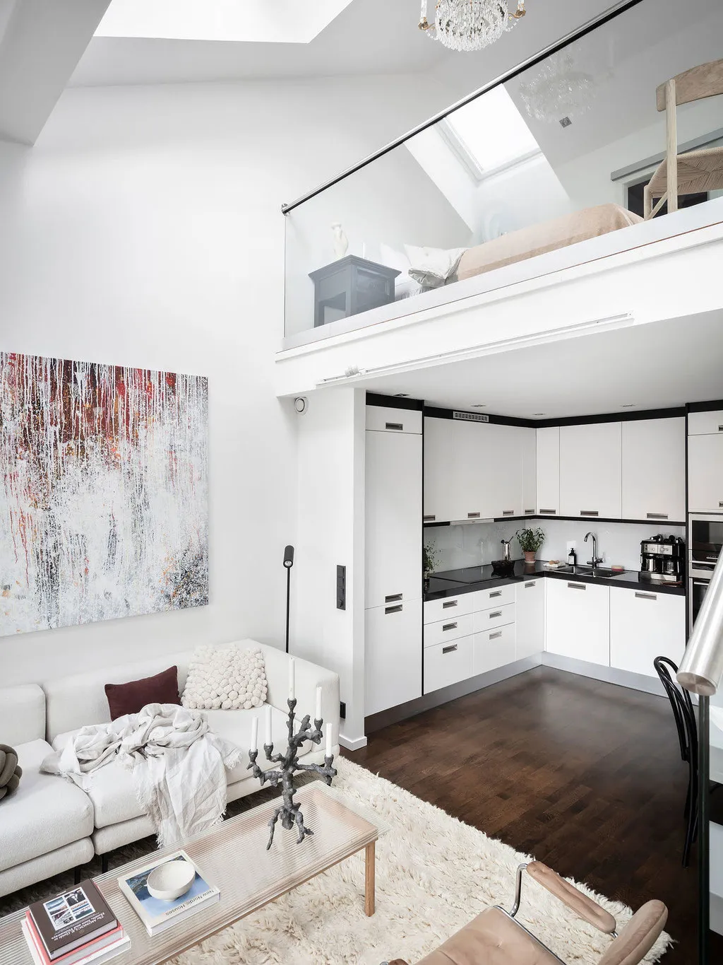 Biała mansarda z pięknym wnętrzem w Gotenborze (55 m²) - Gallery image 13