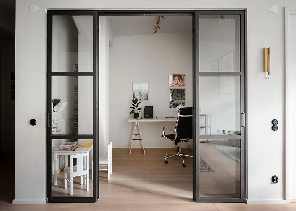 М’який монохромний інтер’єр скандинавського лофта (100 кв. м) - Gallery image 5