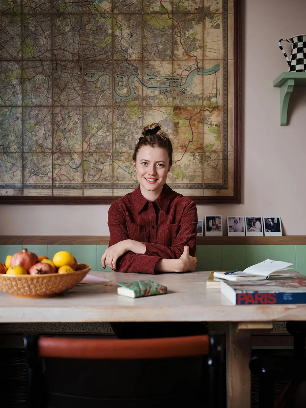 Interior vivo y colorido de una joven artista en Londres - Gallery image 2