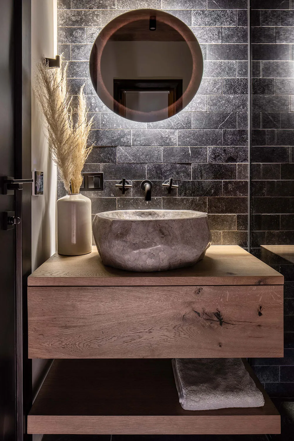 Modernes touches dans le design d'une maison en bois près de Kiev - Gallery image 17