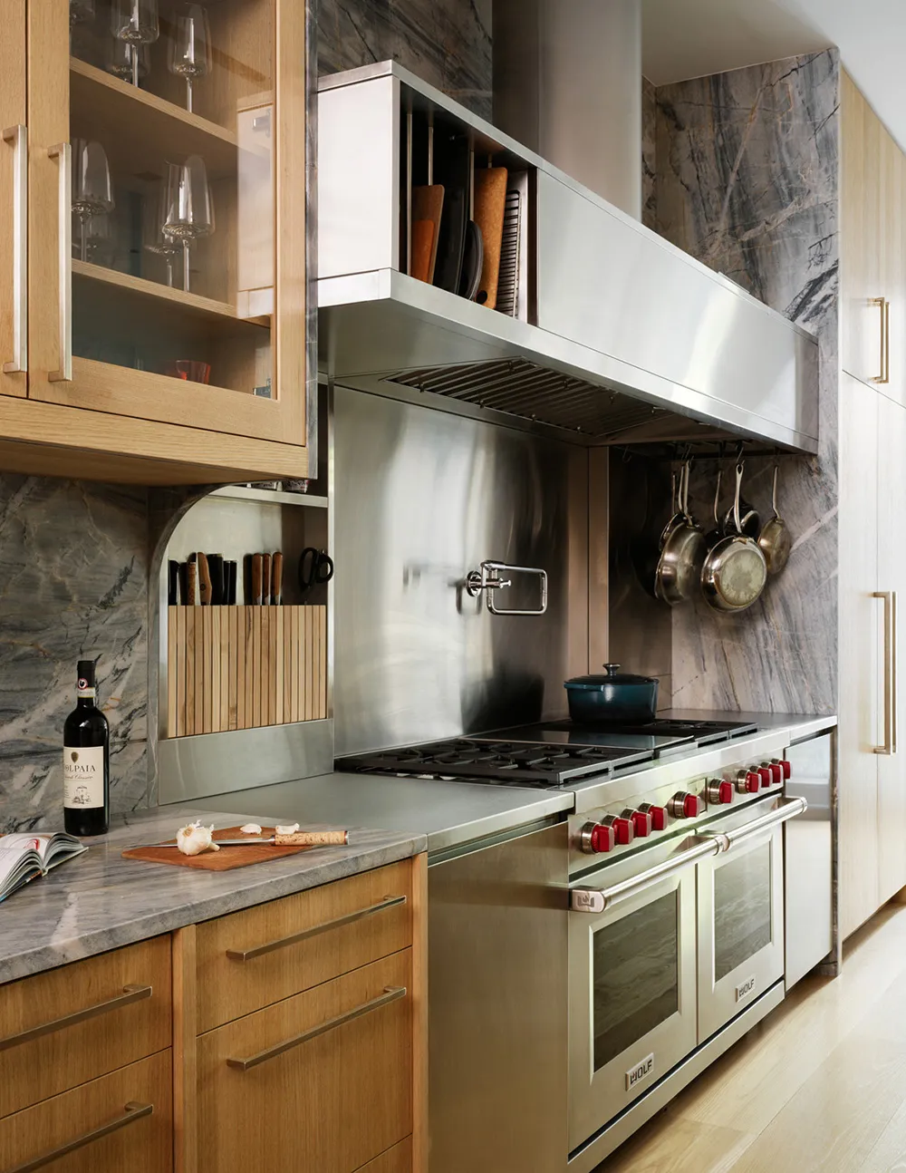 Mutiger Dekor im Design eines Hauses von Sammler in Brooklyn - Gallery image 14