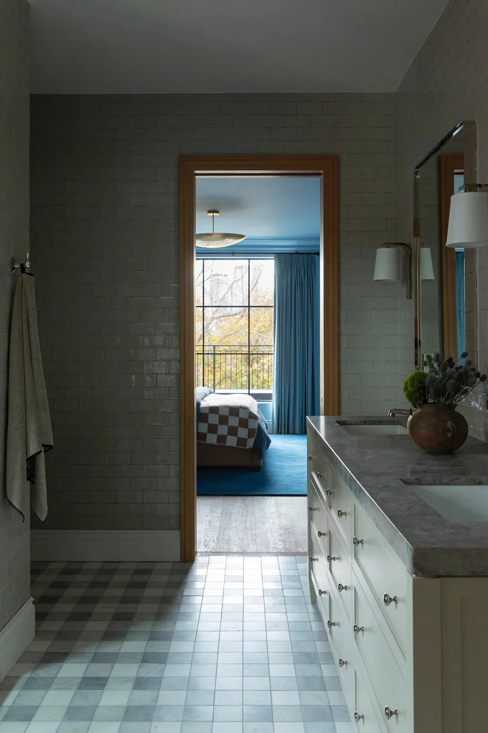 Изысканный современный дизайн в мягкой гамме: исторический дом в Торонто - Gallery image 27