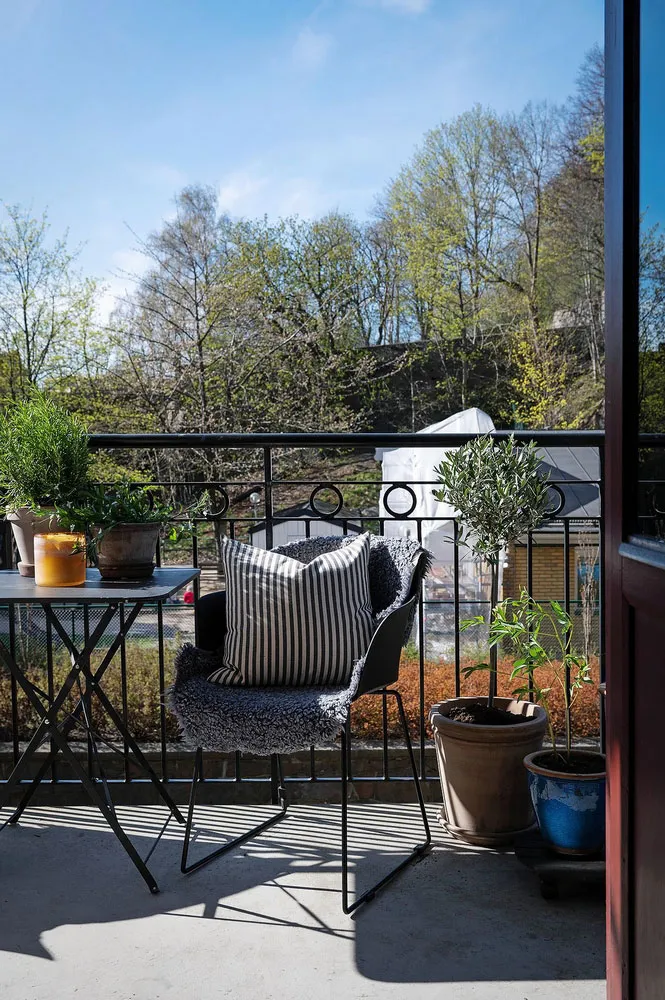 Apartamento escandinavo con sofá a rayas - Gallery image 6